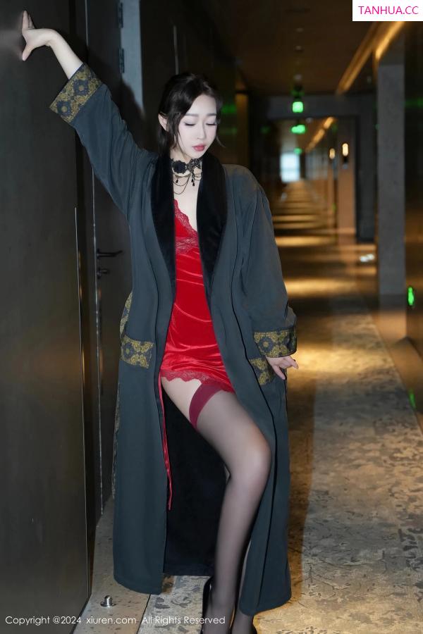   [XiuRen]高清写真图 2024.05.16 No.8547 软糖爱喝奶 黑丝美腿第9张图片